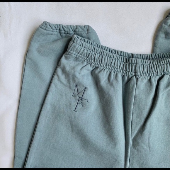 The Essentials Utopia 001. Sweatpants & The Essentials Utopia 001. Crewneck - Picture 3 of 3